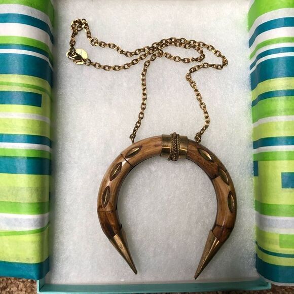 Fabulina Necklace Wooden Horn - Picture 3 of 3